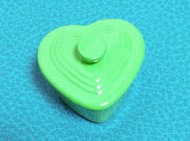 ミニチュア★ハート型★鍋★ル・クルーゼ風★蓋も開きます♪キッチンツール★調理器具★グリーン★色違い4色★金属製★ドールハウスに★ < おもちゃ ミニチュア★ハート型★鍋★ル・クルーゼ風★蓋も開きます♪キッチンツール★調理器具★グリーン★色違い4色★金属製★ドールハウスに★ < おもちゃの