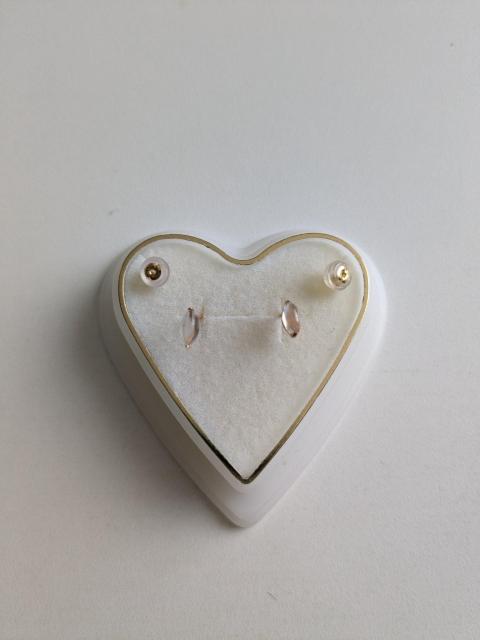 ムーンストーンのピアス新品K18 < 女性アクセサリー/時計  ムーンストーンのピアス新品K18  < 女性アクセサリー/時計の