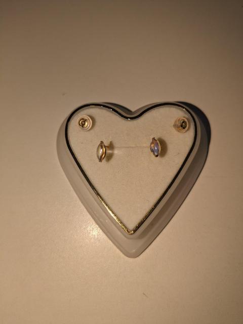 ムーンストーンのピアス新品K18 < 女性アクセサリー/時計  ムーンストーンのピアス新品K18 < 女性アクセサリー/時計の