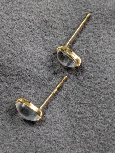 ムーンストーンのピアス新品K18 < 女性アクセサリー/時計  ムーンストーンのピアス新品K18 < 女性アクセサリー/時計の