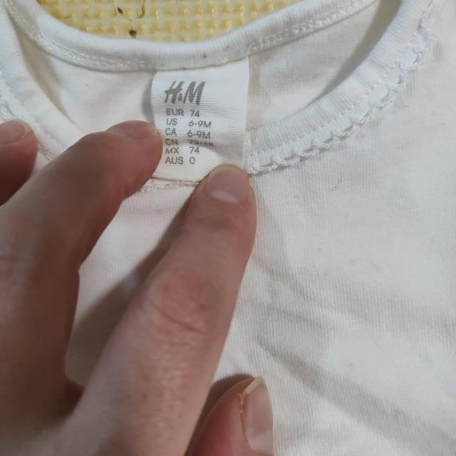H&M ベビー ワンピース 74サイズ ホワイト < キッズ/ベビー H&M ベビー ワンピース 74サイズ ホワイト < キッズ/ベビーの