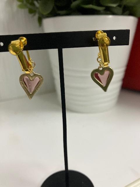 ハンドメイド ハートのチャームを使用したイヤリング < 女性ファッション  ハンドメイド ハートのチャームを使用したイヤリング < 女性ファッションの