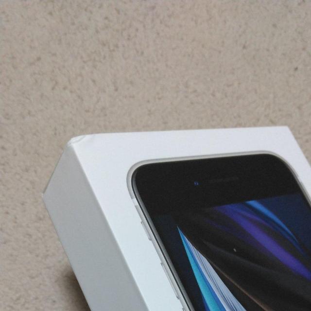 iPhoneSE񐢑  Ɠd/AV 