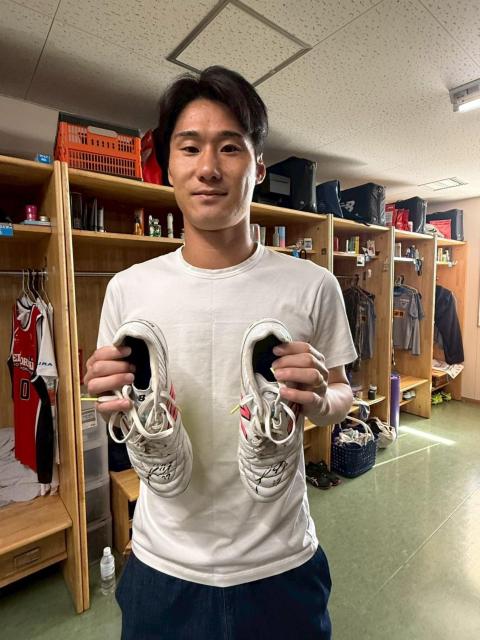 #37 森下 怜哉選手 実使用・直筆サイン入りスパイク < レジャー/スポーツ #37 森下 怜哉選手 実使用・直筆サイン入りスパイク < レジャー/スポーツの