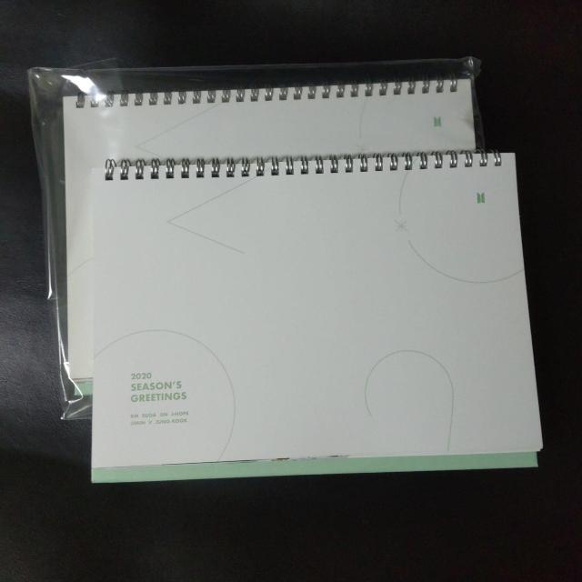【訳あり】【完全限定品】「BTS 2020 SEASON'S GREETINGS」カレンダー2点 < タレントグッズ  【訳あり】【完全限定品】「BTS 2020 SEASON'S GREETINGS」カレンダー2点 < タレントグッズの