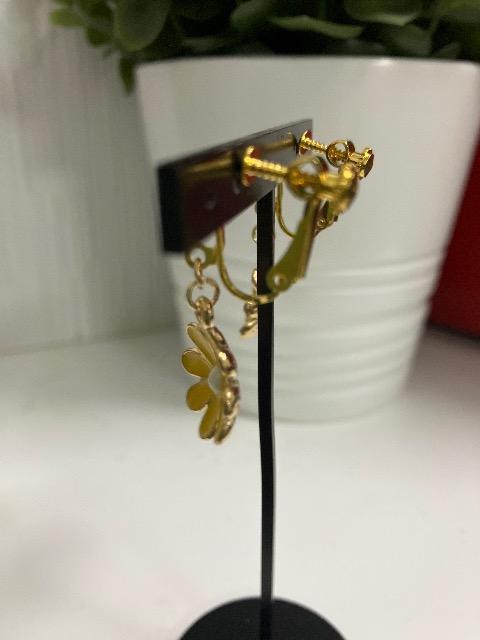 ハンドメイド 花のチャームを使用したイヤリング < 女性ファッション  ハンドメイド 花のチャームを使用したイヤリング < 女性ファッションの