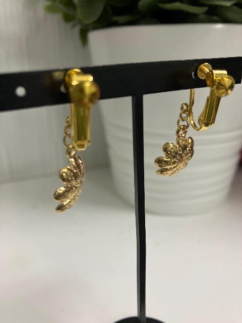 ハンドメイド 花のチャームを使用したイヤリング < 女性ファッション  ハンドメイド 花のチャームを使用したイヤリング < 女性ファッションの