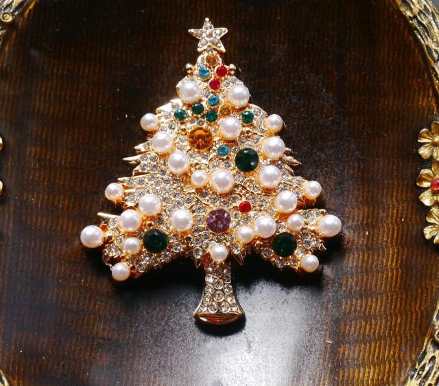 新品 アンティーク調 きらきらストーン フェイクパール クリスマスツリー ブローチ < 女性アクセサリー/時計 新品 アンティーク調 きらきらストーン フェイクパール クリスマスツリー ブローチ < 女性アクセサリー/時計の