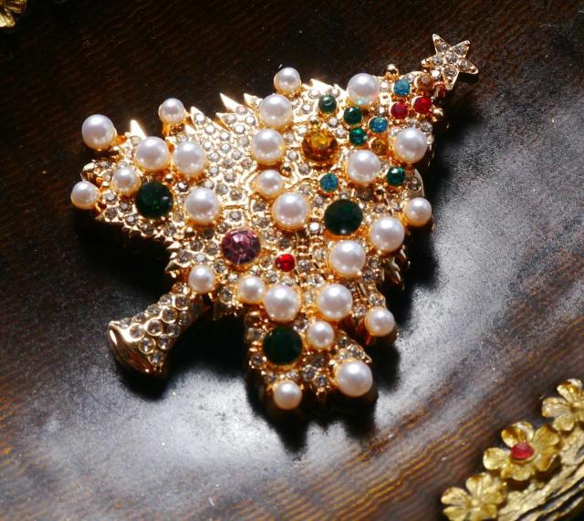 新品 アンティーク調 きらきらストーン フェイクパール クリスマスツリー ブローチ < 女性アクセサリー/時計 新品 アンティーク調 きらきらストーン フェイクパール クリスマスツリー ブローチ < 女性アクセサリー/時計の