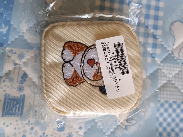 モフサンド、カラナビつき刺繍スクエアミニポーチ、ホワイト < 女性ファッション モフサンド、カラナビつき刺繍スクエアミニポーチ、ホワイト < 女性ファッションの