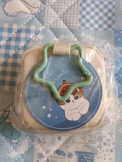 モフサンド、カラナビつき刺繍スクエアミニポーチ、ホワイト < 女性ファッション モフサンド、カラナビつき刺繍スクエアミニポーチ、ホワイト < 女性ファッションの