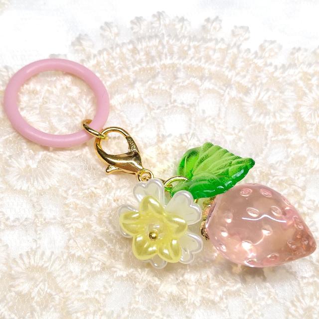 ハンドメイド☆目印チャーム☆クリア苺☆ピンク < 女性ファッション ハンドメイド☆目印チャーム☆クリア苺☆ピンク < 女性ファッションの