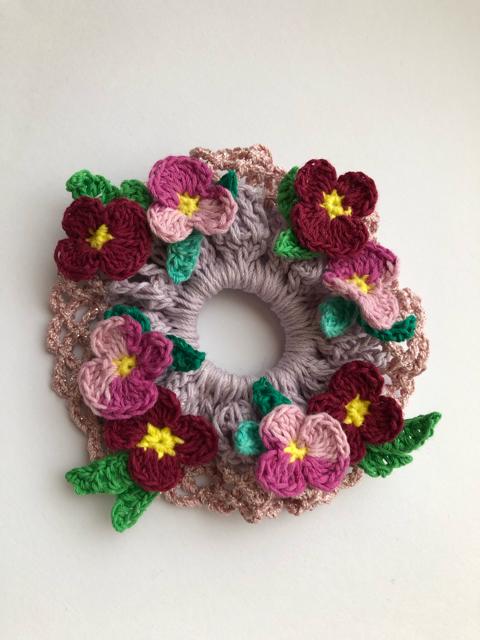 ハンドメイド シュシュ すみれがいっぱい♪ ガーリー axes好 < 女性ファッション  ハンドメイド シュシュ すみれがいっぱい♪ ガーリー axes好 < 女性ファッションの