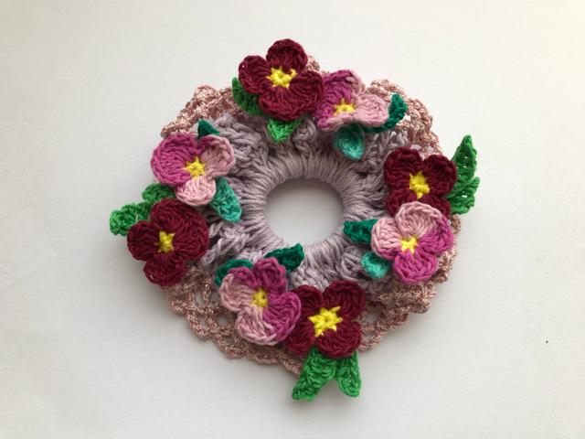 ハンドメイド シュシュ すみれがいっぱい♪ ガーリー axes好 < 女性ファッション  ハンドメイド シュシュ すみれがいっぱい♪ ガーリー axes好 < 女性ファッションの