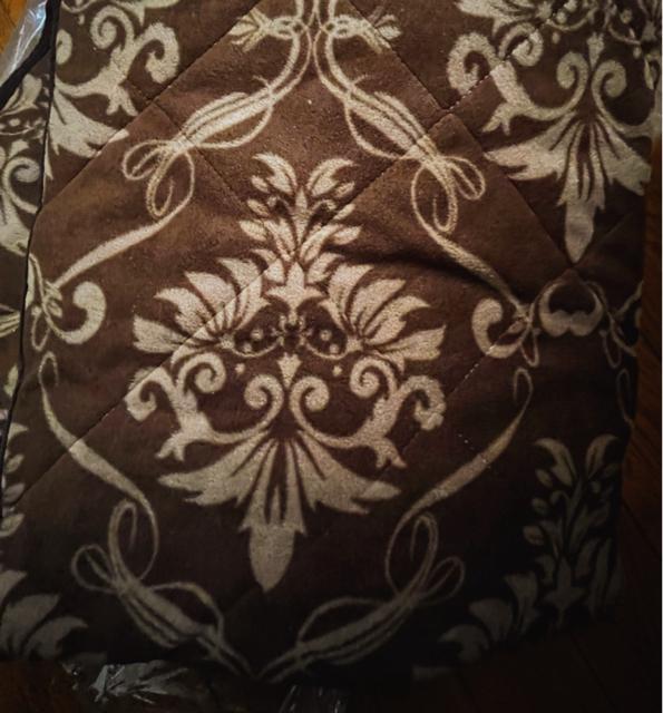 保温わた入り!マイクロフリース素材!優雅な高貴なオーナメント柄!シングルサイズ!わた入り!軽量!暖か毛布!新品!焦茶色系色合い! < インテリア/ライフ  保温わた入り!マイクロフリース素材!優雅な高貴なオーナメント柄!シングルサイズ!わた入り!軽量!暖か毛布!新品!焦茶色系色合い! < インテリア/ライフの