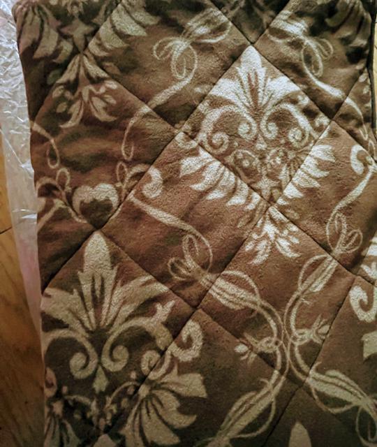 保温わた入り!マイクロフリース素材!優雅な高貴なオーナメント柄!シングルサイズ!わた入り!軽量!暖か毛布!新品!焦茶色系色合い! < インテリア/ライフ  保温わた入り!マイクロフリース素材!優雅な高貴なオーナメント柄!シングルサイズ!わた入り!軽量!暖か毛布!新品!焦茶色系色合い! < インテリア/ライフの