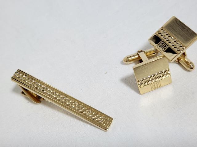 正規 ジバンシィ オールドクラシック ロゴ×クロスチェーン ブロックカフス 金 コンビボタン 喜平ネクタイピン タイ留め SET < ブランド  正規 ジバンシィ オールドクラシック ロゴ×クロスチェーン ブロックカフス 金 コンビボタン 喜平ネクタイピン タイ留め SET < ブランドの