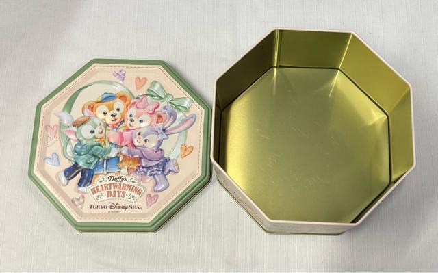 ◇TDS 東京ディズニーシー 東京ディズニーリゾート◇2018年 ダッフィーフレンズ お菓子の空き缶A/八角形 小物入れ < アニメ/コミック/キャラクター  ◇TDS 東京ディズニーシー 東京ディズニーリゾート◇2018年 ダッフィーフレンズ お菓子の空き缶A/八角形 小物入れ < アニメ/コミック/キャラクターの