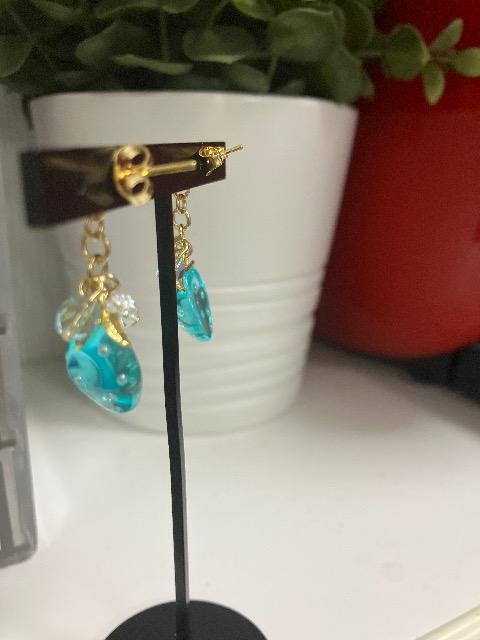 ハンドメイド 半立体いちごのチャームを使用したピアス < 女性ファッション  ハンドメイド 半立体いちごのチャームを使用したピアス < 女性ファッションの