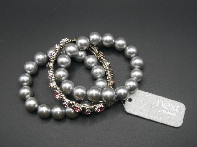 新品 アンティーク調きらきらピンクストーンと銀色フェイクパール3連ブレスレット < 女性アクセサリー/時計  新品 アンティーク調きらきらピンクストーンと銀色フェイクパール3連ブレスレット < 女性アクセサリー/時計の