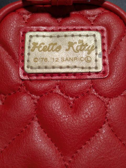 ハローキティ/キルティングミニポーチ/ストラップ、カラビナ付/レトロ/赤/モバペイ < おもちゃ  ハローキティ/キルティングミニポーチ/ストラップ、カラビナ付/レトロ/赤/モバペイ < おもちゃの