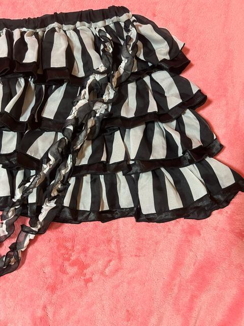 HELLCAT PUNKS ストライプ シフォンサテン 斜め4段フリル 2本のシャーリングリボン装飾 ボリュームミニスカ新品未使用 < ブランド  HELLCAT PUNKS ストライプ シフォンサテン 斜め4段フリル 2本のシャーリングリボン装飾 ボリュームミニスカ新品未使用 < ブランドの