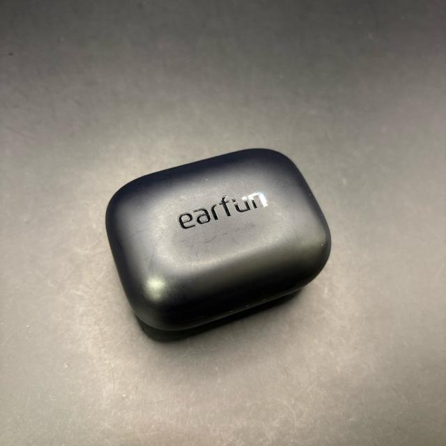 ���� earfun ���C�����X�C���z�� �[�d�P�[�X�̂� TW600 �u���b�N  �� �Ɠd/AV�� 