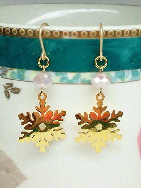 ゴールド雪結晶のチャームラスターモルガナイトスワロ樹脂フック < 女性アクセサリー/時計  ゴールド雪結晶のチャームラスターモルガナイトスワロ樹脂フック < 女性アクセサリー/時計の