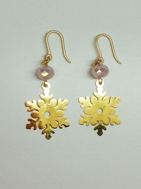 ゴールド雪結晶のチャームラスターモルガナイトスワロ樹脂フック < 女性アクセサリー/時計  ゴールド雪結晶のチャームラスターモルガナイトスワロ樹脂フック < 女性アクセサリー/時計の