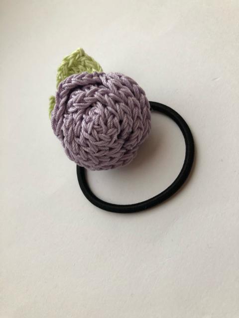 ハンドメイド ヘアゴム ブローチ 巻き巻き薔薇 ラベンダー < 女性ファッション  ハンドメイド ヘアゴム ブローチ 巻き巻き薔薇 ラベンダー < 女性ファッションの