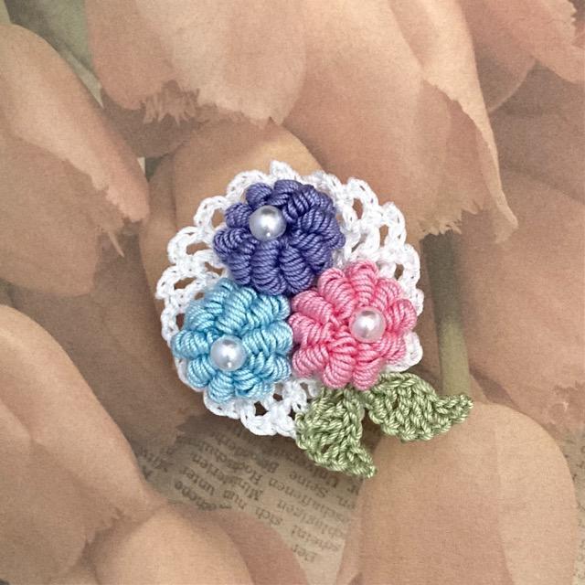 ハンドメイド♪レース編み お花畑のブローチ < 女性ファッション  ハンドメイド♪レース編み お花畑のブローチ  < 女性ファッションの