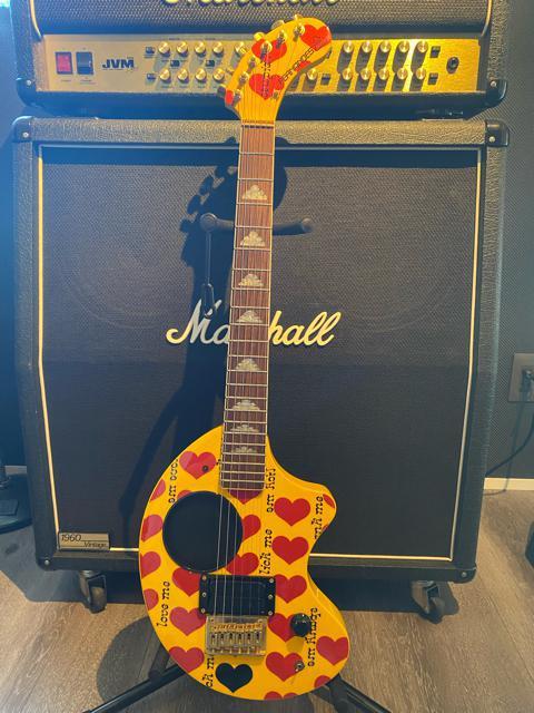 Fernandes YELLOW HEART- ZO hide ZO-3 フェルナンデス アンプ内蔵 ギター 美品 < ホビー  Fernandes YELLOW HEART- ZO hide ZO-3 フェルナンデス アンプ内蔵 ギター 美品  < ホビーの