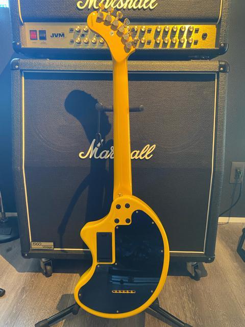 Fernandes YELLOW HEART- ZO hide ZO-3 フェルナンデス アンプ内蔵 ギター 美品 < ホビー  Fernandes YELLOW HEART- ZO hide ZO-3 フェルナンデス アンプ内蔵 ギター 美品 < ホビーの