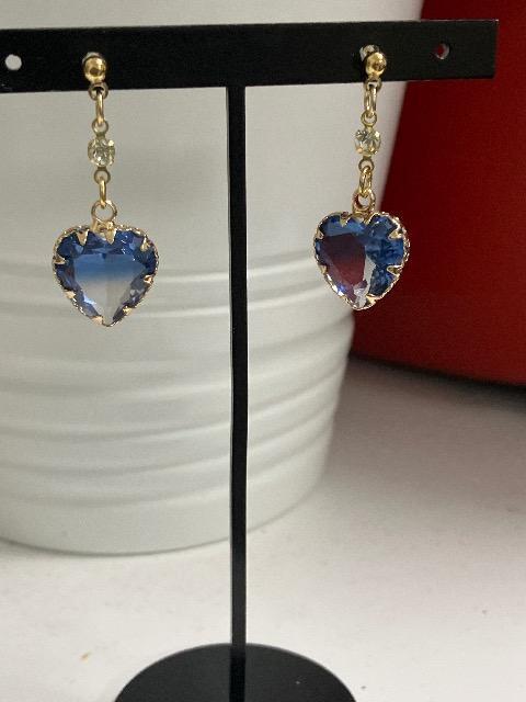 イヤリングに変更可能 ハンドメイド グラデーションハートチャームを使用したピアス < 女性ファッション  イヤリングに変更可能 ハンドメイド グラデーションハートチャームを使用したピアス  < 女性ファッションの