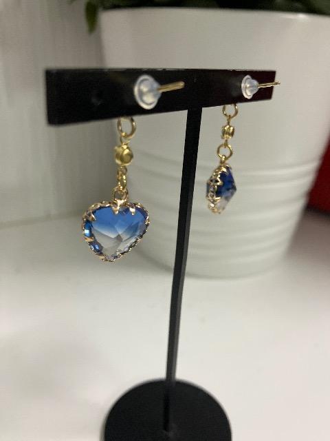 イヤリングに変更可能 ハンドメイド グラデーションハートチャームを使用したピアス < 女性ファッション  イヤリングに変更可能 ハンドメイド グラデーションハートチャームを使用したピアス < 女性ファッションの