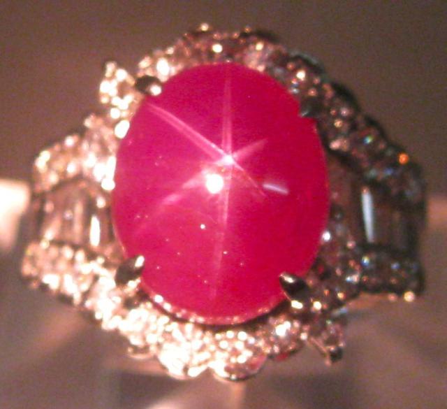 極美品 Pt900プラチナリング スタールビー6.745ct ダイヤ1.13ct < 女性アクセサリー/時計 極美品 Pt900プラチナリング スタールビー6.745ct ダイヤ1.13ct < 女性アクセサリー/時計の