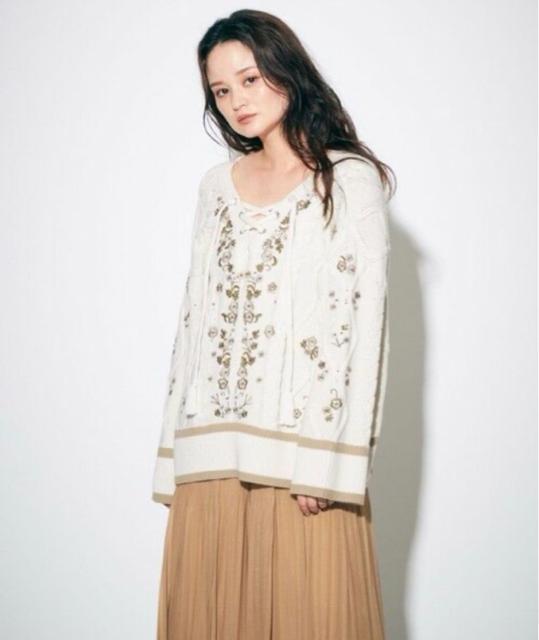 ���ɔ��i��3�����O���[�X�R���`�l���^�����h�J���背�[�X�A�b�v�j�b�g���A�C�{���[ �� �u�����h�� 