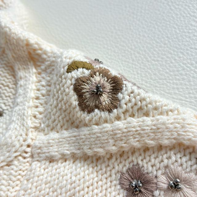 ���ɔ��i��3�����O���[�X�R���`�l���^�����h�J���背�[�X�A�b�v�j�b�g���A�C�{���[ �� �u�����h�� 