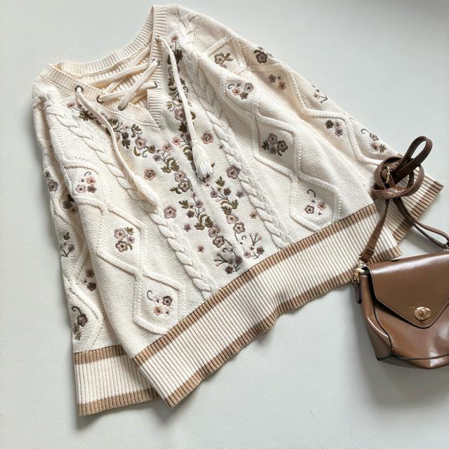 ���ɔ��i��3�����O���[�X�R���`�l���^�����h�J���背�[�X�A�b�v�j�b�g���A�C�{���[ �� �u�����h�� 