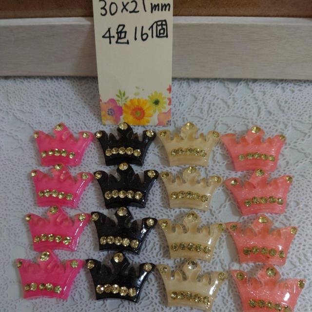 大きいサイズ王冠ラメ入りストーン付き30mm?21mmクラウンパーツ < 香水/コスメ/ネイル  大きいサイズ王冠ラメ入りストーン付き30mm?21mmクラウンパーツ  < 香水/コスメ/ネイルの