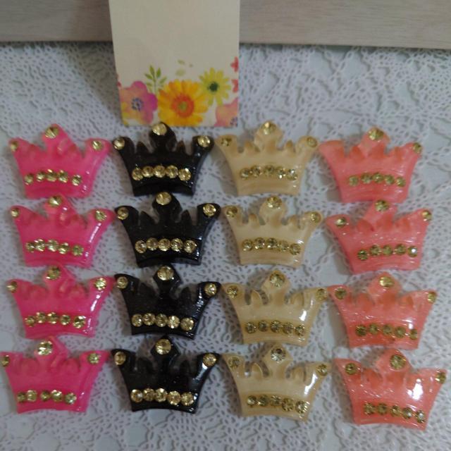 大きいサイズ王冠ラメ入りストーン付き30mm?21mmクラウンパーツ < 香水/コスメ/ネイル  大きいサイズ王冠ラメ入りストーン付き30mm?21mmクラウンパーツ < 香水/コスメ/ネイルの