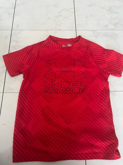 アンダーアーマー半袖Tシャツ★YSM < キッズ/ベビー  アンダーアーマー半袖Tシャツ★YSM  < キッズ/ベビーの