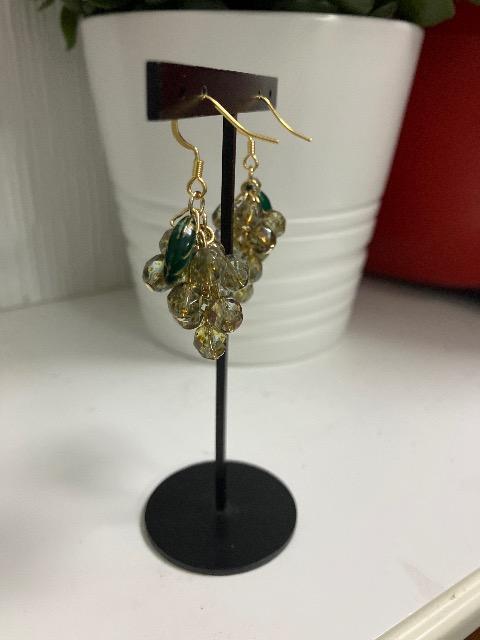 ハンドメイド チェコビーズを使用したぶどうピアス < 女性ファッション  ハンドメイド チェコビーズを使用したぶどうピアス < 女性ファッションの