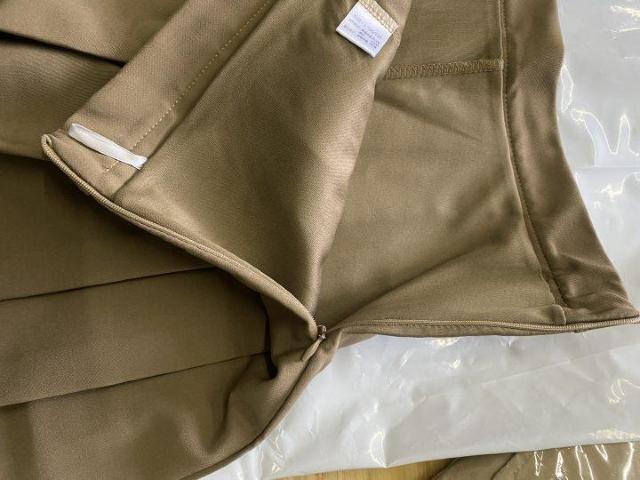 カーキ色のプリーツスカートです  Lコードです < 女性ファッション  カーキ色のプリーツスカートです  Lコードです < 女性ファッションの