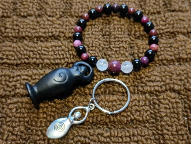 ��_���ł��B�u�������_�l�Ƌ��͂Ȗ������A�ω��̒����̃u���X���b�g�v3�_�Z�b�g�ł��B  �� �����A�N�Z�T���[/���v�� 