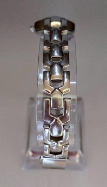 【RUBIANT】レディース 腕時計 クォーツ オーバル ダイヤベゼル シェル 鑑定済み 正規品 < 女性アクセサリー/時計 【RUBIANT】レディース 腕時計 クォーツ オーバル ダイヤベゼル シェル 鑑定済み 正規品 < 女性アクセサリー/時計の