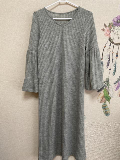 新品.未使用品Vぷっくり袖ニットワンピース < 女性ファッション  新品.未使用品Vぷっくり袖ニットワンピース  < 女性ファッションの