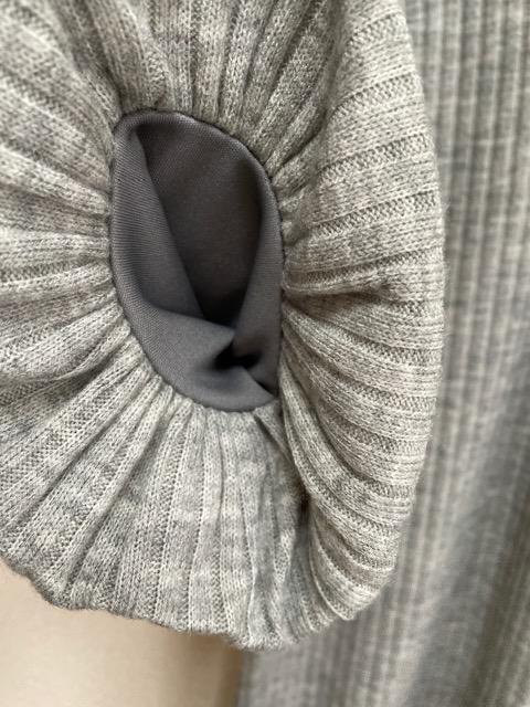 新品.未使用品Vぷっくり袖ニットワンピース < 女性ファッション  新品.未使用品Vぷっくり袖ニットワンピース < 女性ファッションの