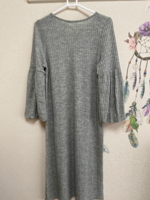 新品.未使用品Vぷっくり袖ニットワンピース < 女性ファッション  新品.未使用品Vぷっくり袖ニットワンピース < 女性ファッションの