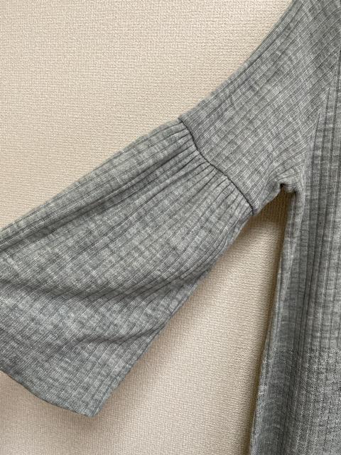 新品.未使用品Vぷっくり袖ニットワンピース < 女性ファッション  新品.未使用品Vぷっくり袖ニットワンピース < 女性ファッションの